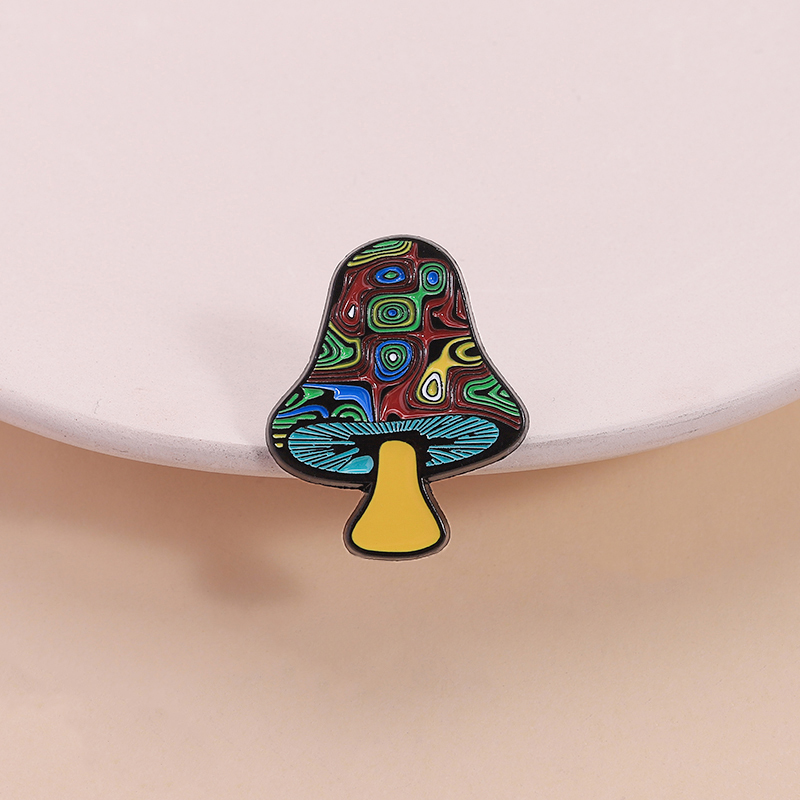 Dziwne emaliowane przypinki z  – Flower Frog Pin recenzja i cena